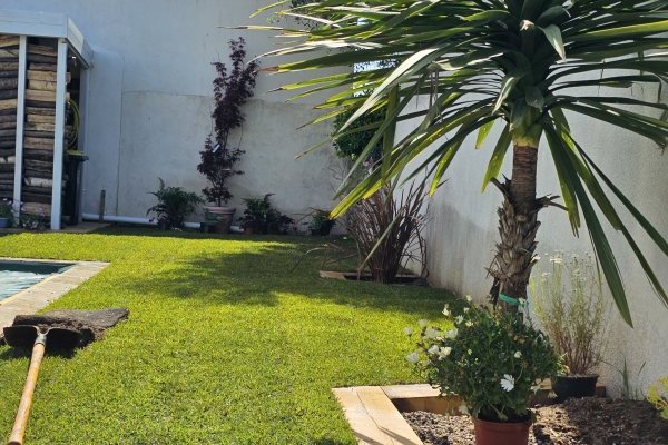 le long de la piscine APRES